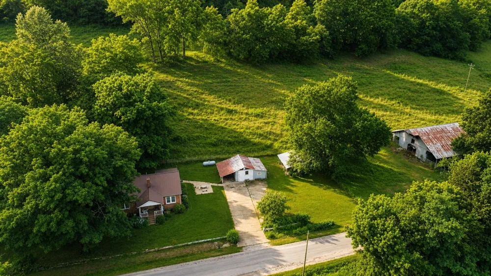 2039 Blackburn Hollow Rd Cornersville, TN 37047