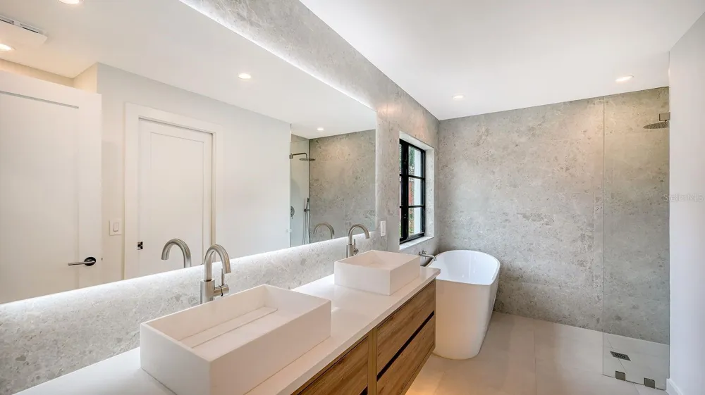 1041 INDIAN BEACH DRIVE Sarasota, FL 34234