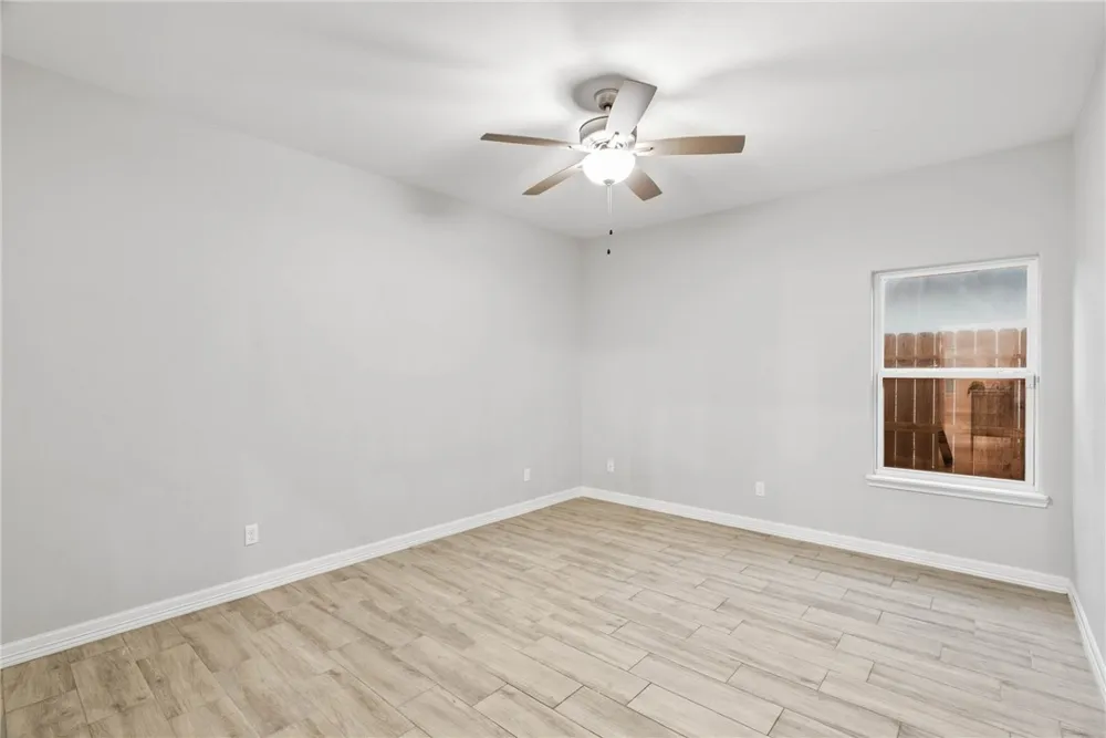 100 Speargrass Odem, TX 78370