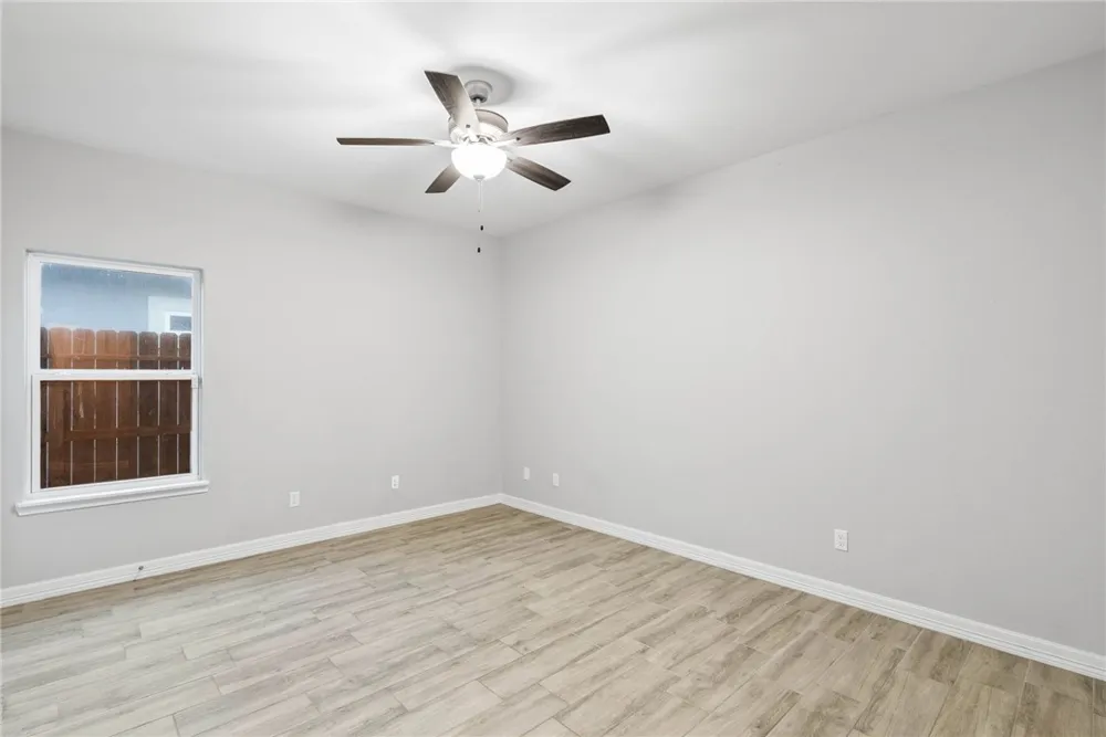 100 Speargrass Odem, TX 78370