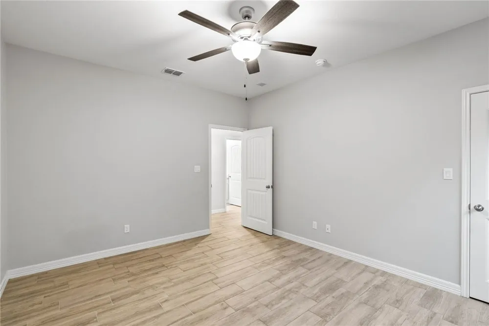 100 Speargrass Odem, TX 78370