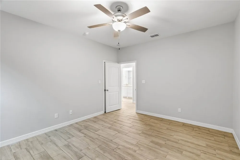 100 Speargrass Odem, TX 78370