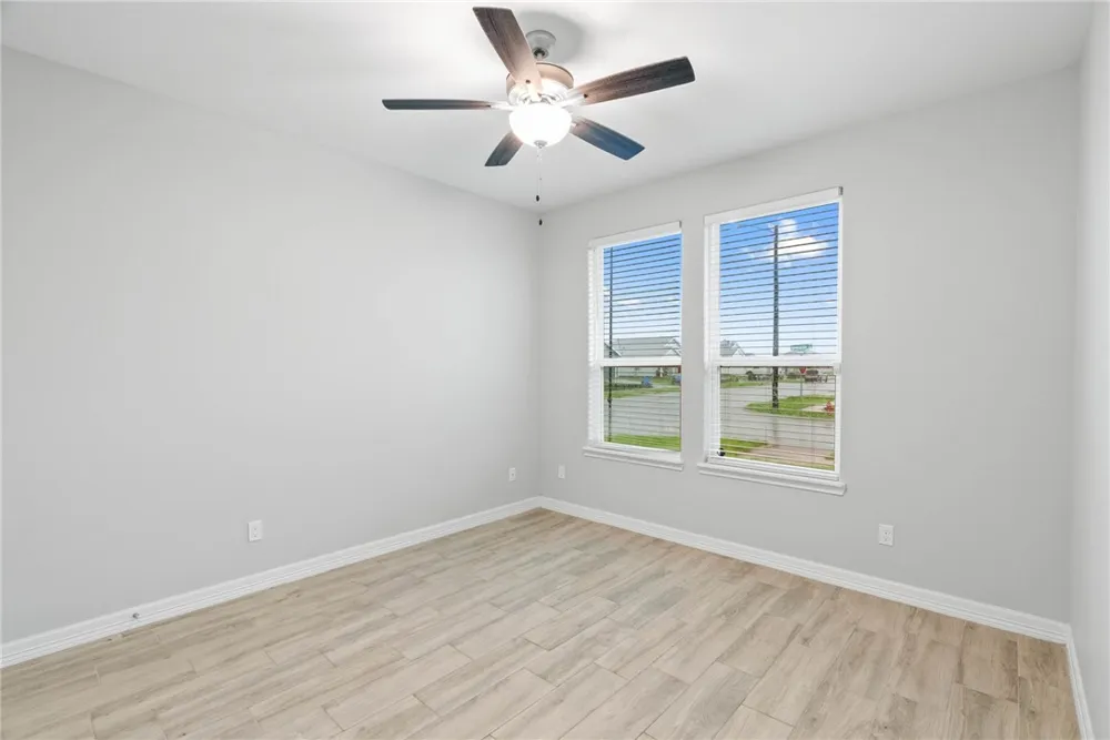100 Speargrass Odem, TX 78370
