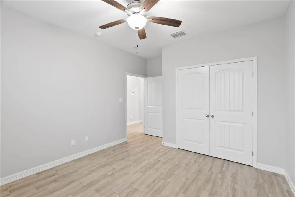 100 Speargrass Odem, TX 78370