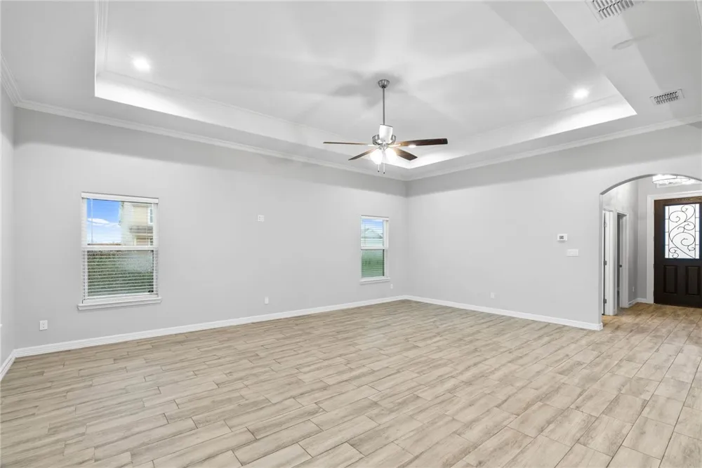 100 Speargrass Odem, TX 78370