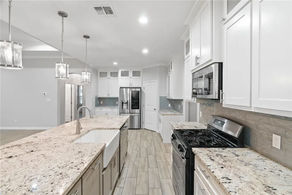 100 Speargrass Odem, TX 78370