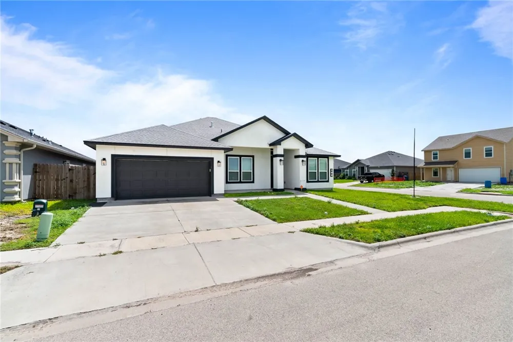 100 Speargrass Odem, TX 78370
