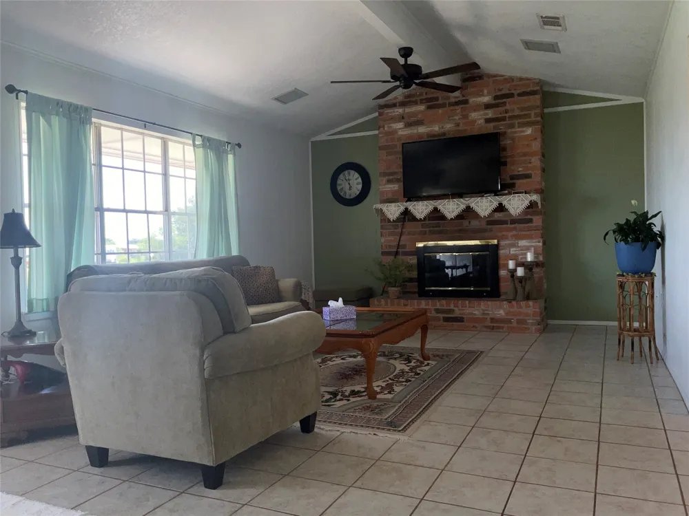 14261 Wortham Bend Road China Spring, TX 76633
