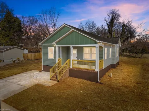 109 E Earnhardt Street