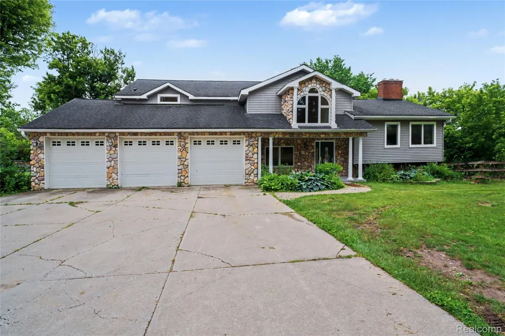3556 E Dryden Road Dryden Township, MI 48455