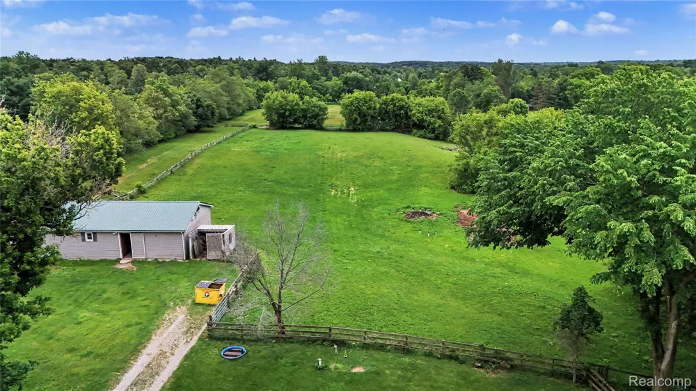 3556 E Dryden Road Dryden Township, MI 48455