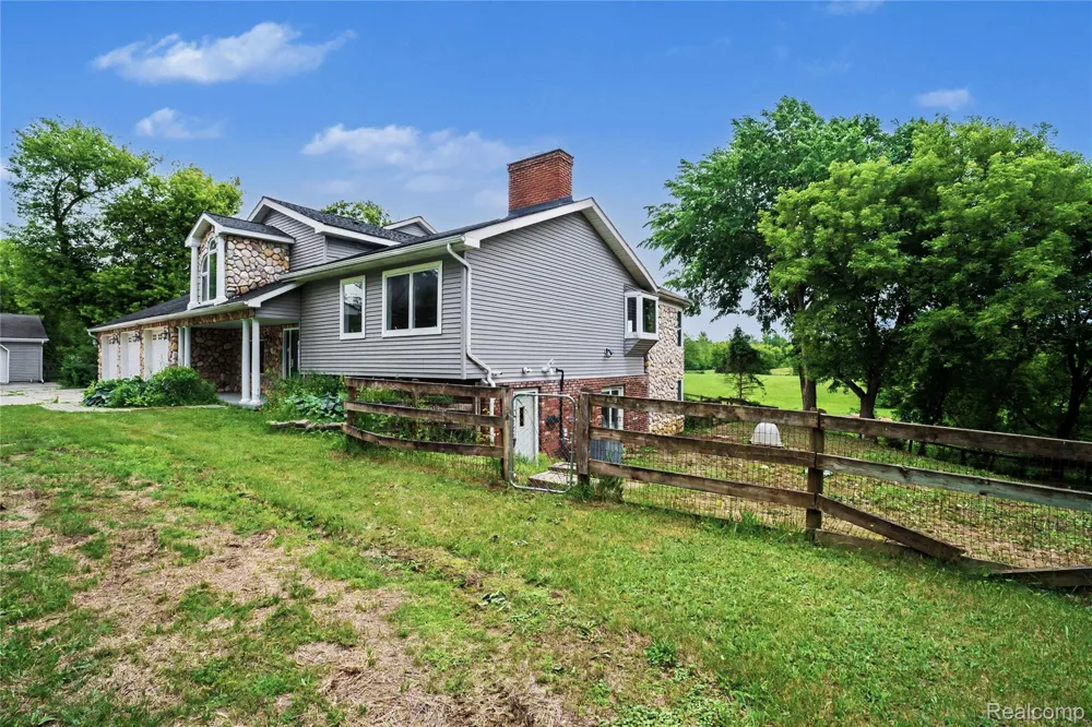 3556 E Dryden Road Dryden Township, MI 48455