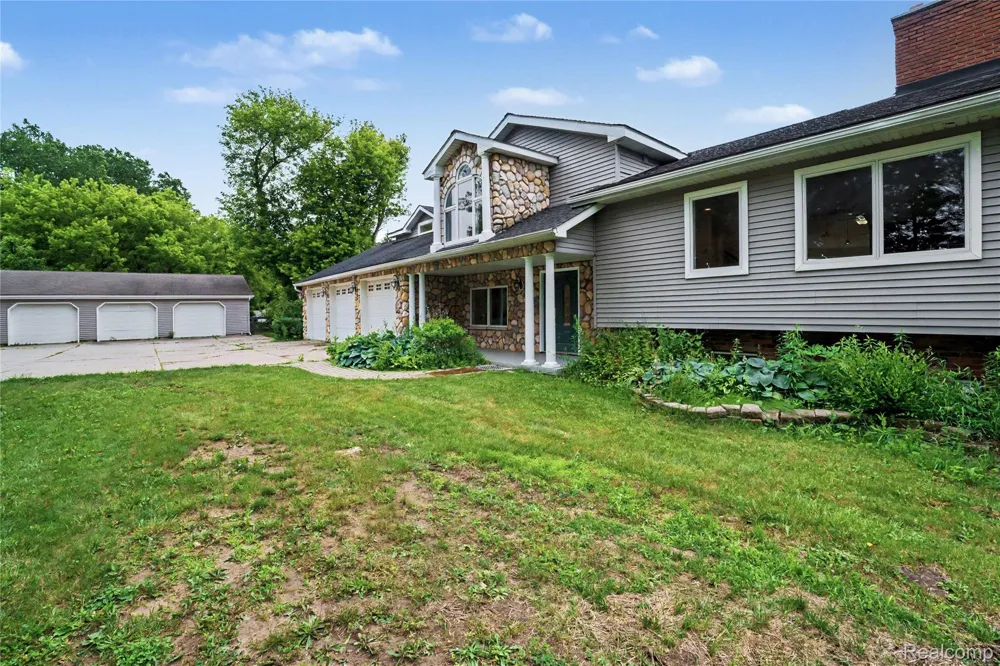 3556 E Dryden Road Dryden Township, MI 48455