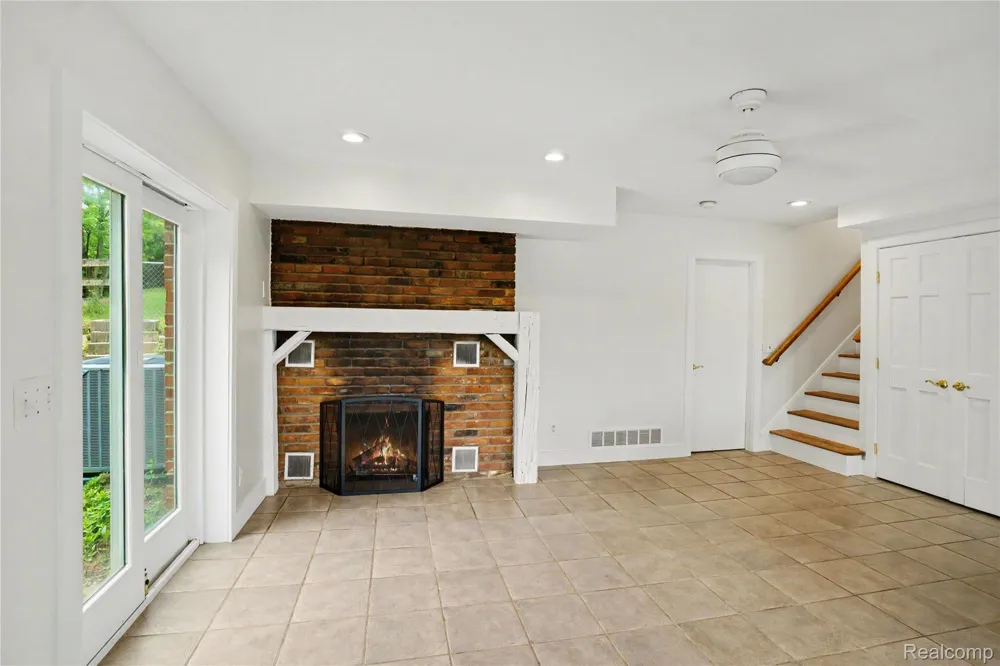 3556 E Dryden Road Dryden Township, MI 48455