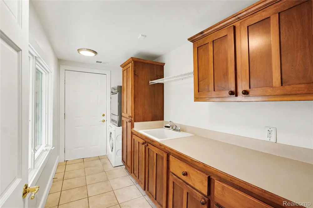 3556 E Dryden Road Dryden Township, MI 48455