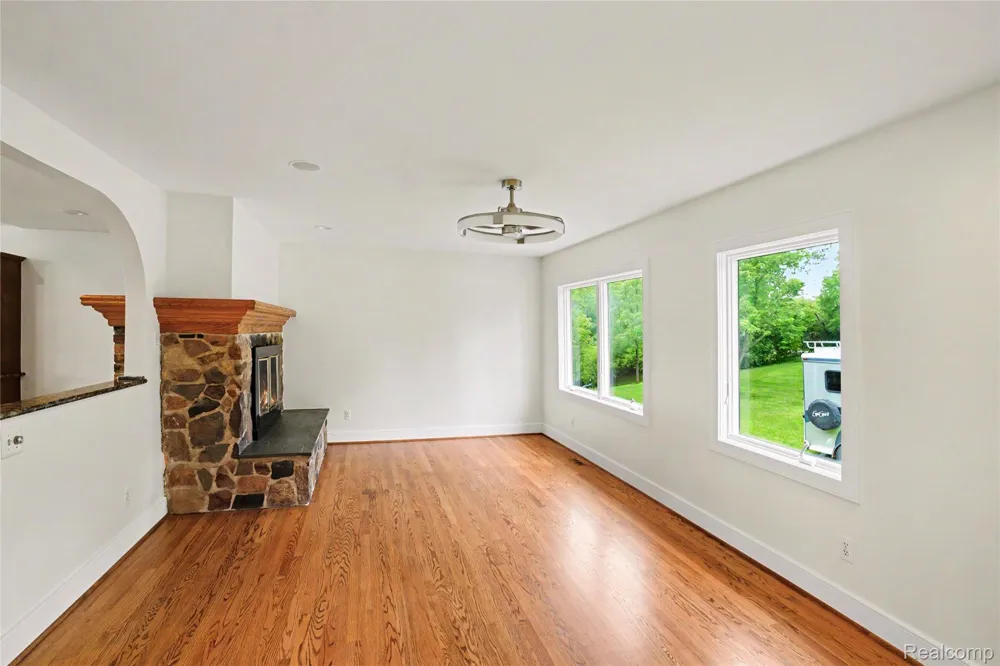 3556 E Dryden Road Dryden Township, MI 48455