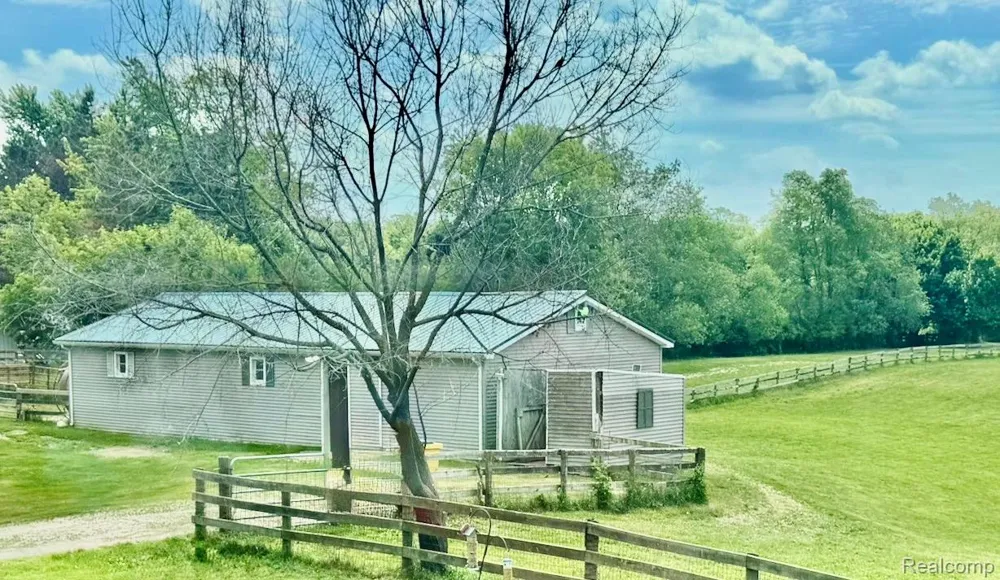 3556 E Dryden Road Dryden Township, MI 48455