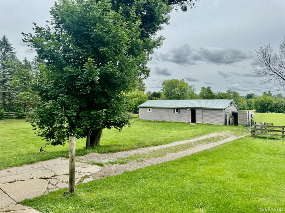 3556 E Dryden Road Dryden Township, MI 48455