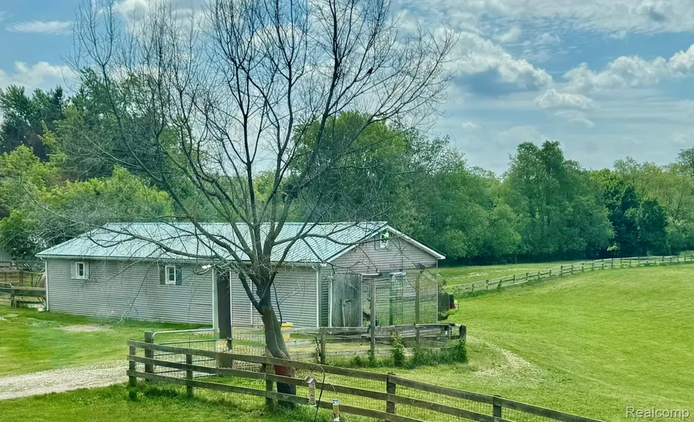 3556 E Dryden Road Dryden Township, MI 48455