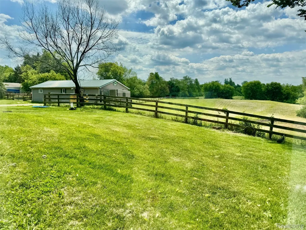 3556 E Dryden Road Dryden Township, MI 48455