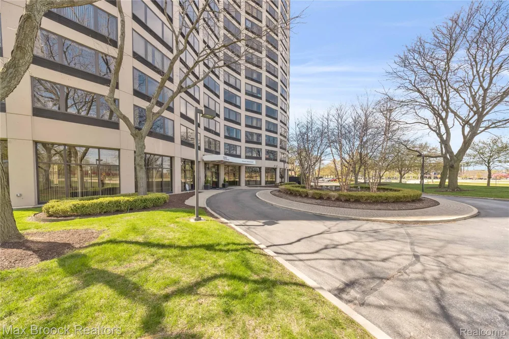 5000 Town Center #2605 Southfield City, MI 48075