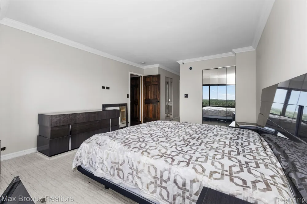 5000 Town Center #2605 Southfield City, MI 48075