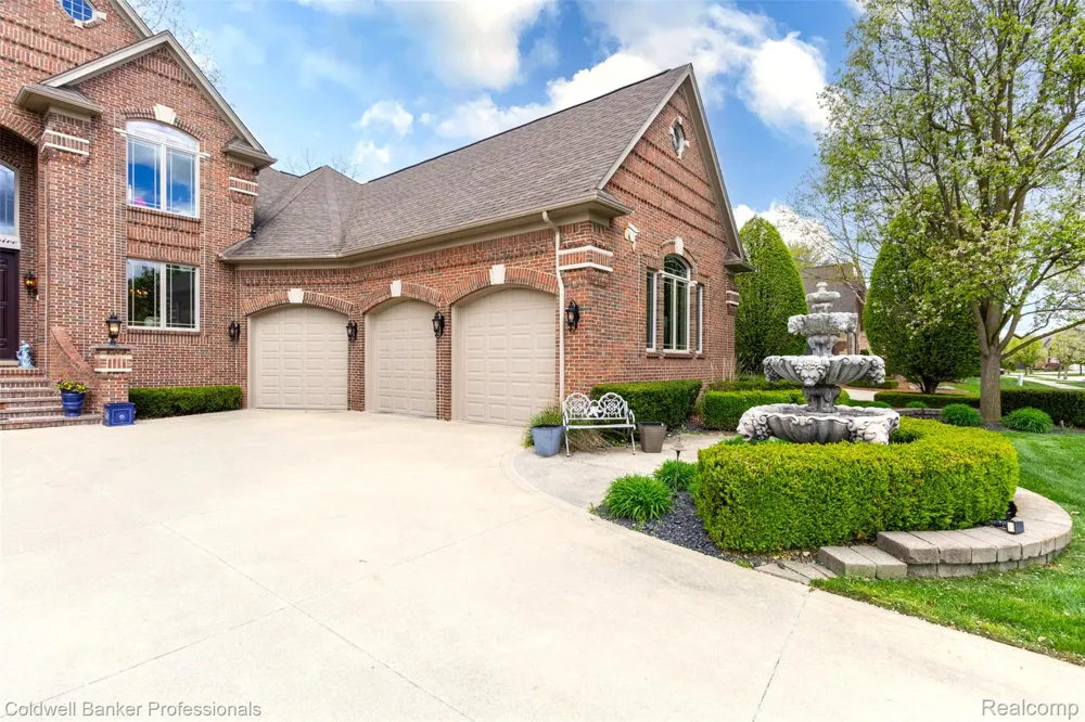 57177 Covington Drive Washington Township, MI 48094