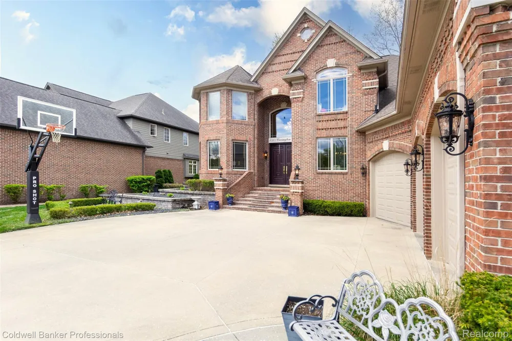 57177 Covington Drive Washington Township, MI 48094