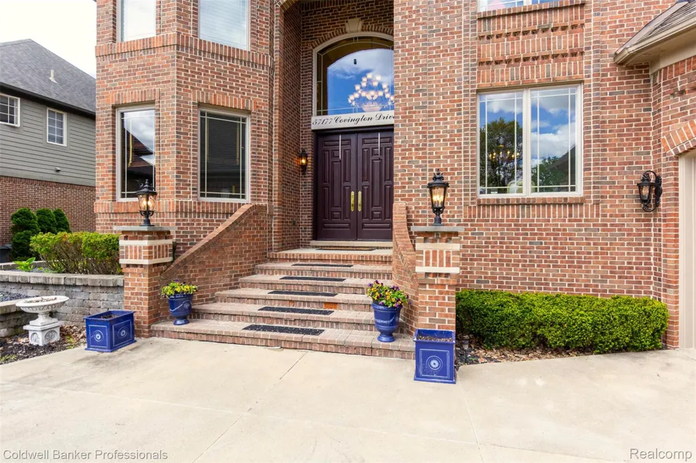 57177 Covington Drive Washington Township, MI 48094