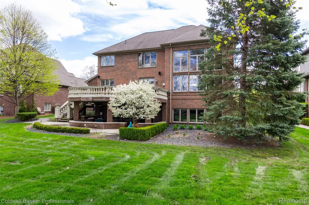 57177 Covington Drive Washington Township, MI 48094