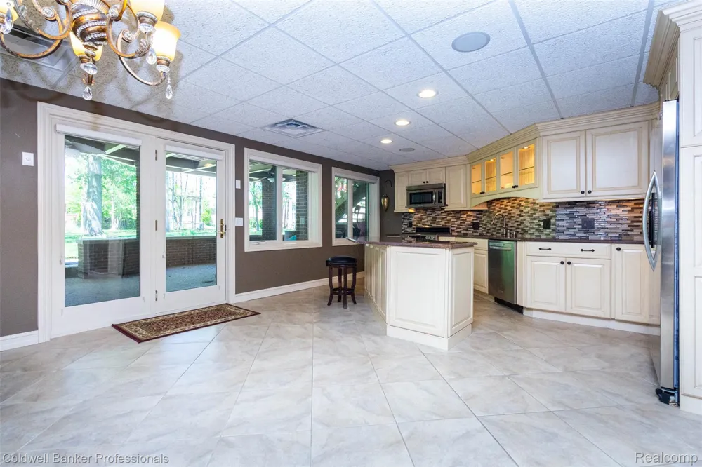 57177 Covington Drive Washington Township, MI 48094