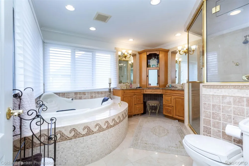 57177 Covington Drive Washington Township, MI 48094
