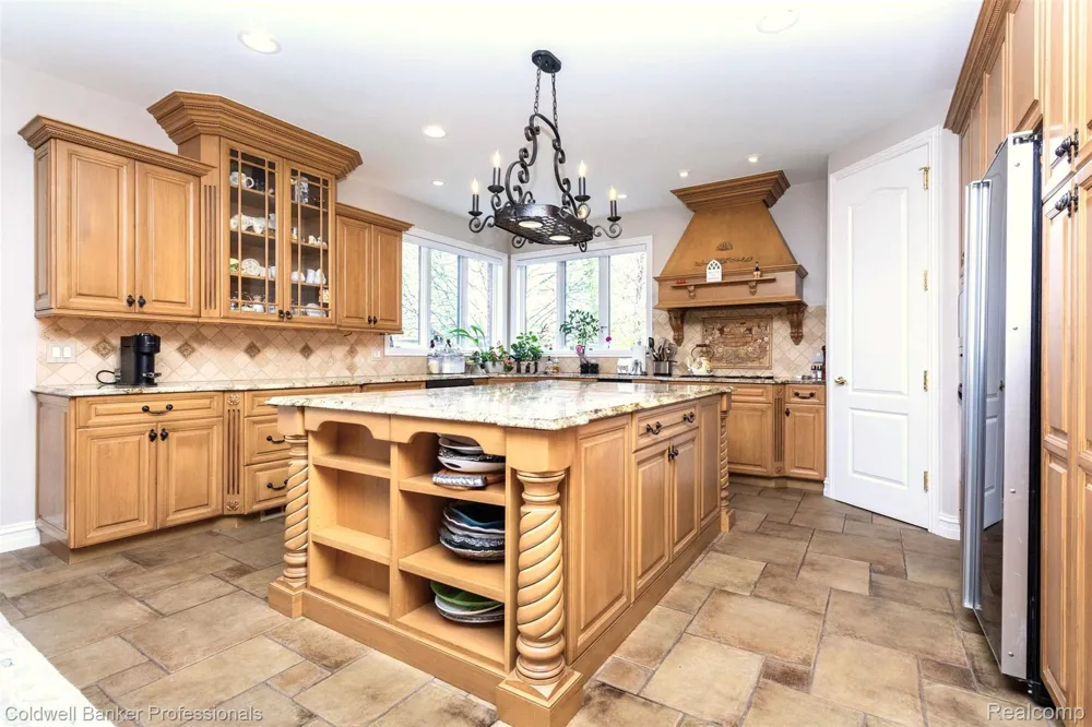 57177 Covington Drive Washington Township, MI 48094