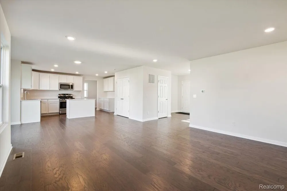 368 Edge Brook Drive Holly Township, MI 48442
