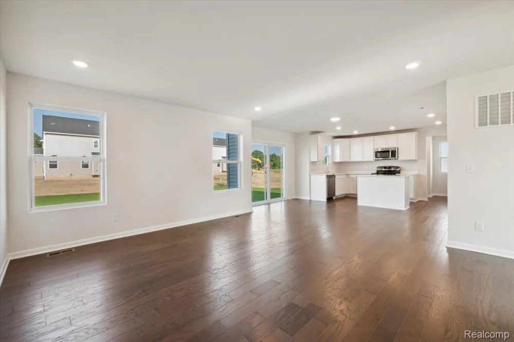 368 Edge Brook Drive Holly Township, MI 48442