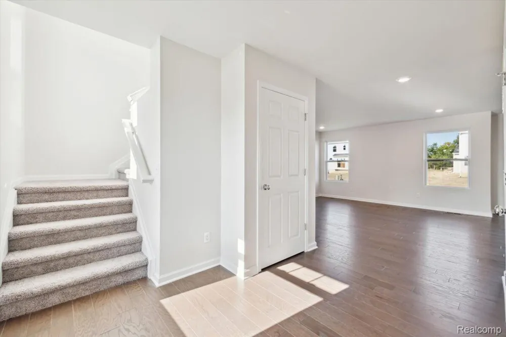 368 Edge Brook Drive Holly Township, MI 48442
