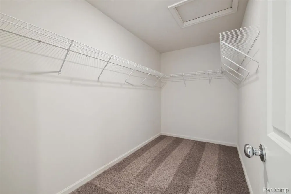 368 Edge Brook Drive Holly Township, MI 48442