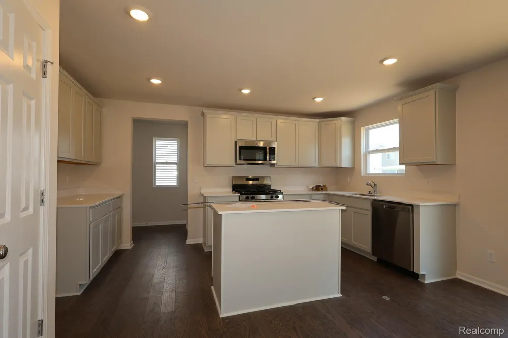 368 Edge Brook Drive Holly Township, MI 48442