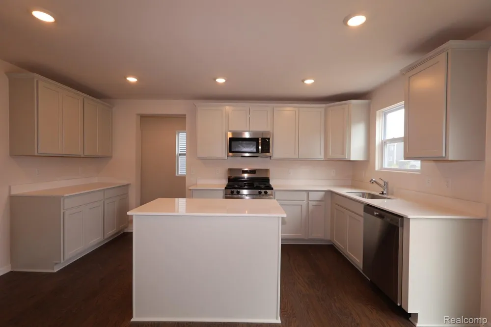 368 Edge Brook Drive Holly Township, MI 48442