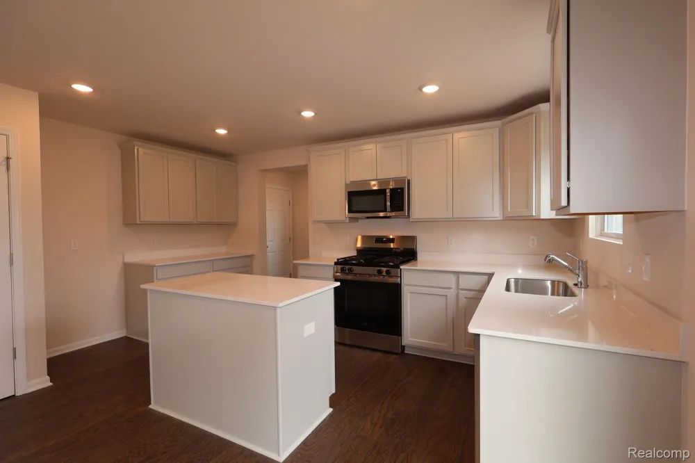 368 Edge Brook Drive Holly Township, MI 48442