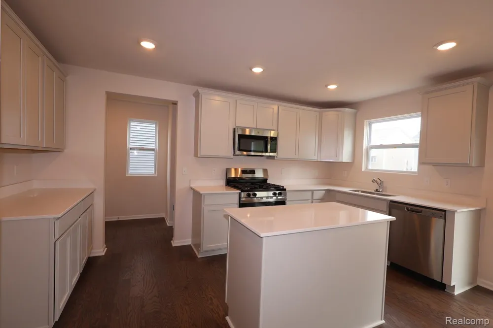 368 Edge Brook Drive Holly Township, MI 48442