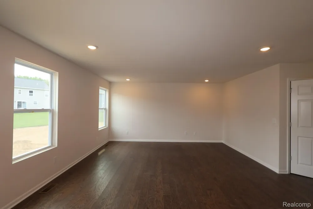 368 Edge Brook Drive Holly Township, MI 48442