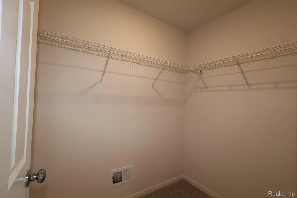 368 Edge Brook Drive Holly Township, MI 48442