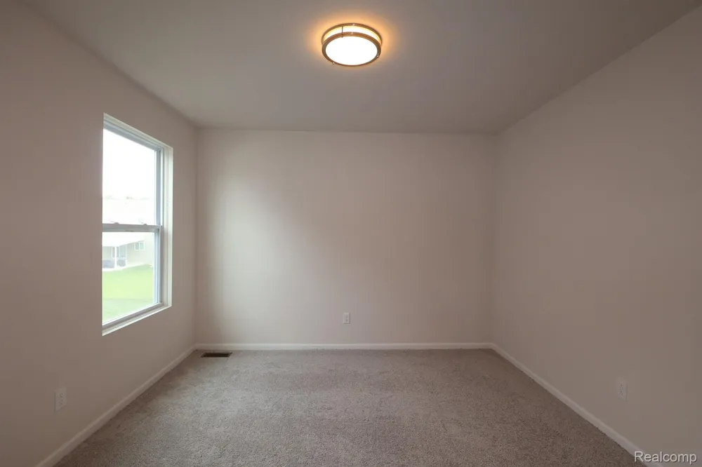 368 Edge Brook Drive Holly Township, MI 48442