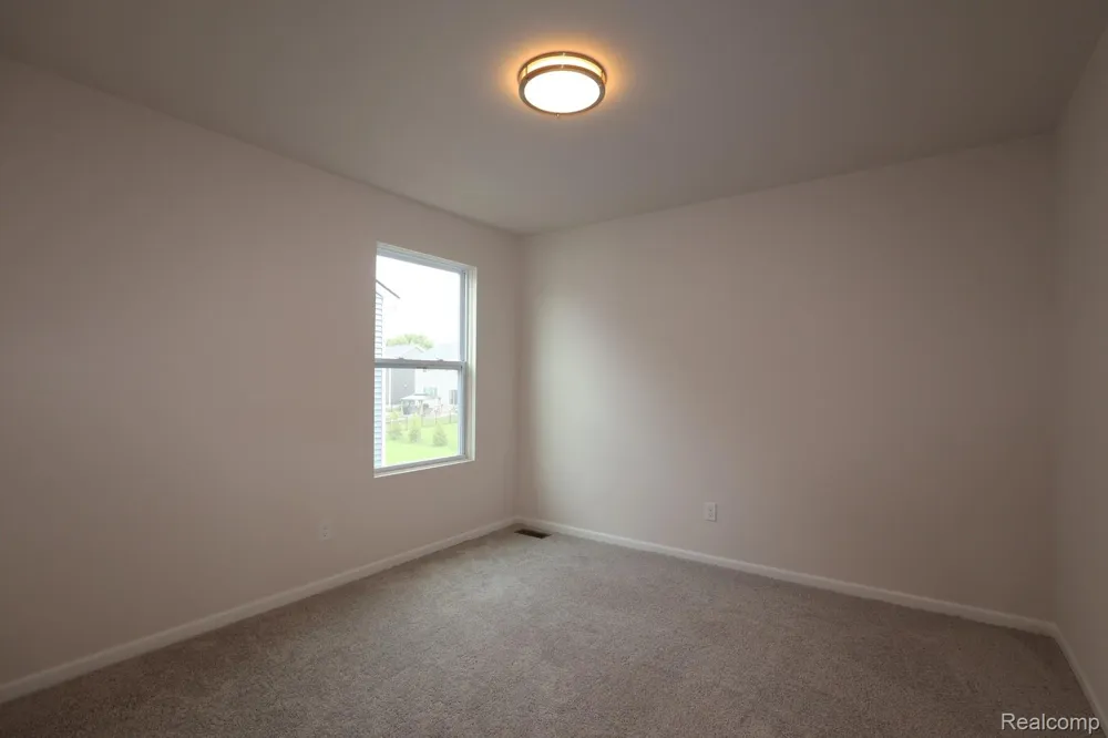 368 Edge Brook Drive Holly Township, MI 48442