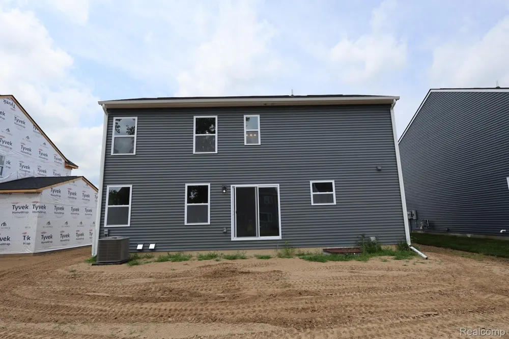 368 Edge Brook Drive Holly Township, MI 48442