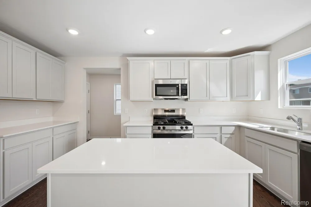 368 Edge Brook Drive Holly Township, MI 48442
