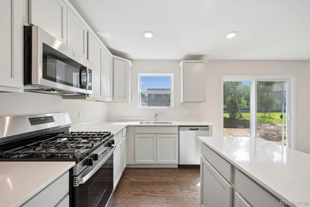 368 Edge Brook Drive Holly Township, MI 48442