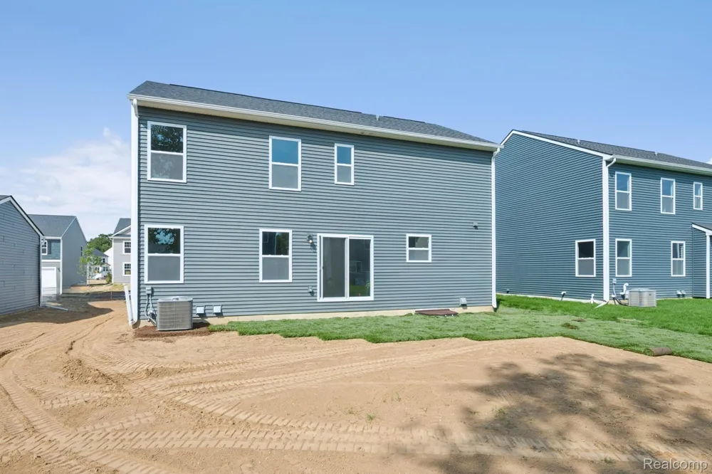 368 Edge Brook Drive Holly Township, MI 48442