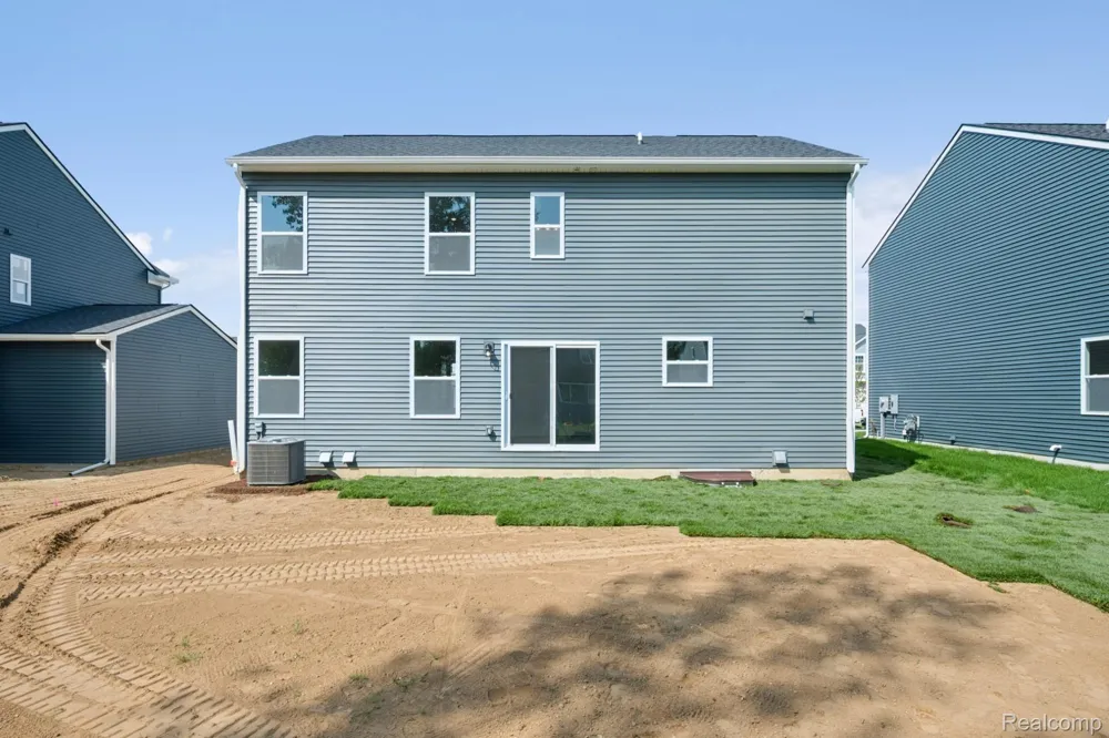 368 Edge Brook Drive Holly Township, MI 48442